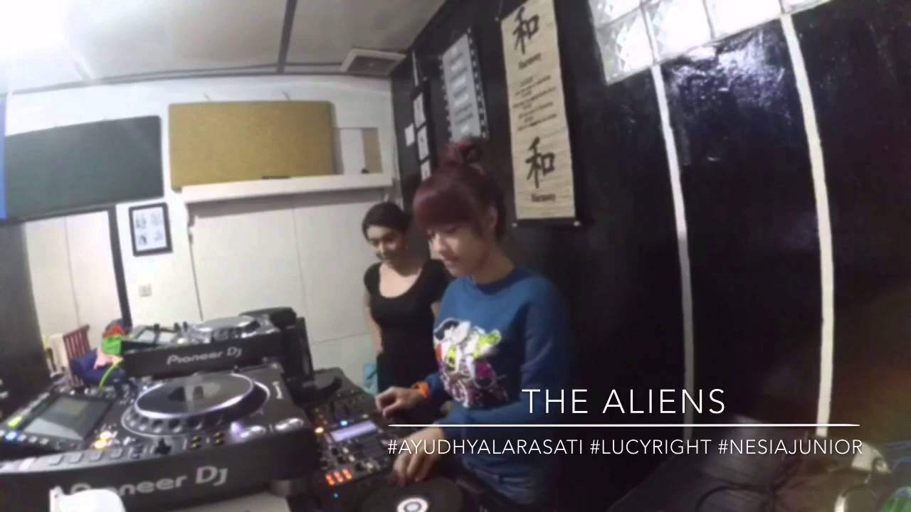 The ALIENS trio Asia's UNIQUE Female DJS live at Studio (HD)