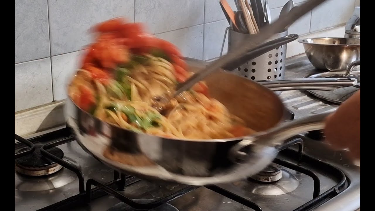 하도 뭐라고 해서 2인분같은 1인분 토마토 홍합 링귀니 만들었습니다