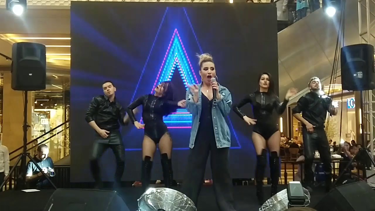 İrem Derici - Nabza Göre Şerbet (İstmarina AVM) (04.05.2019)