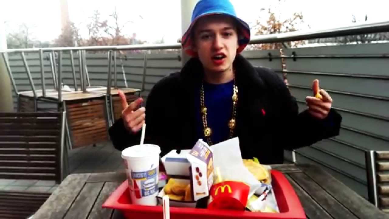 Rarri - Hustensaft J&uuml;ngling (Offizielles Musikvideo)