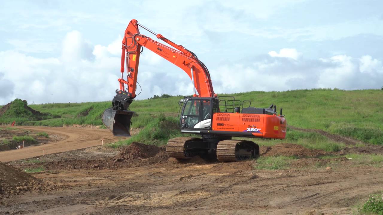 På arbejde med Hitachi ZX350LC-6 hos Ib G. Jensen A/S
