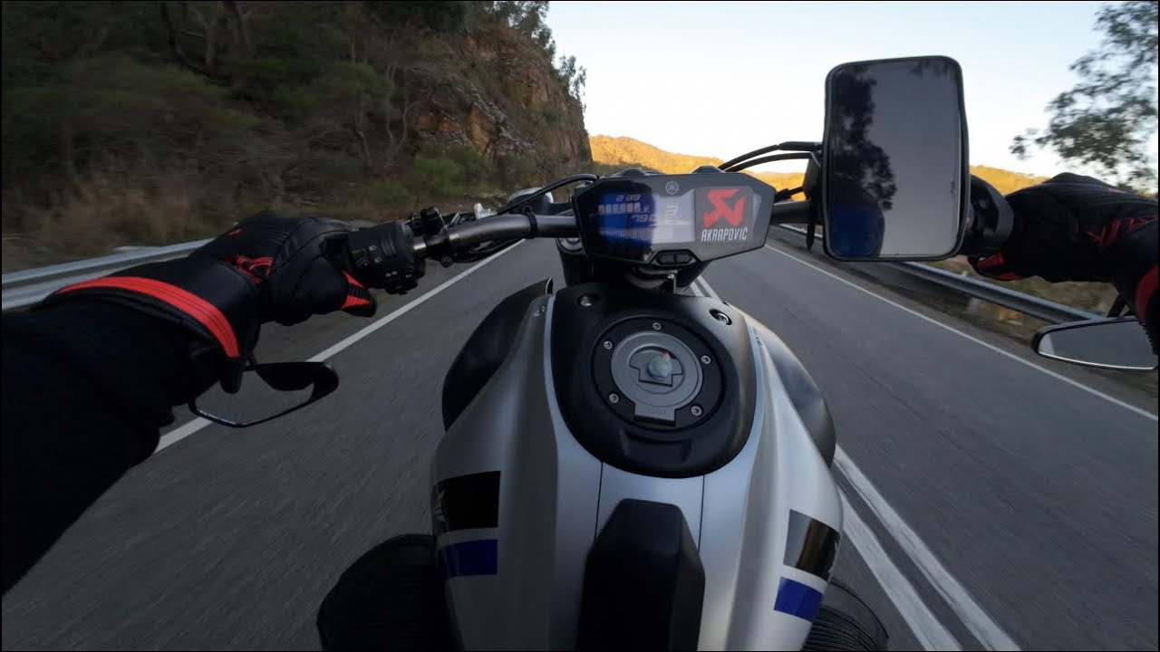 YAMAHA MT-07 CHILL MOUNTAIN RIDE + WHEELIES [AKRAPOVIC EXHAUST]
