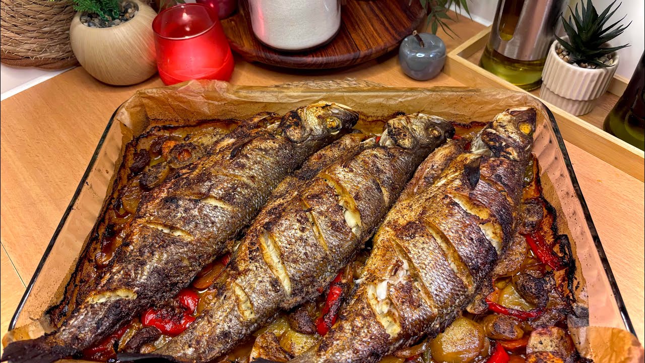 السمك مشوي بل فرن غير شكل بطريقة سهلة وطعم خورافي #food #عشاءلذيذ #اكسبلور #سمك_بالفرن #cooking 