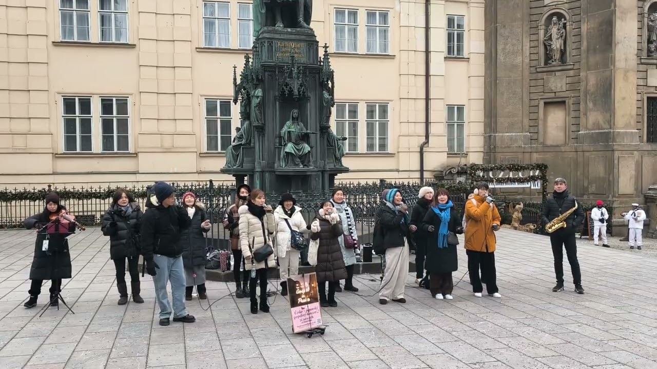 Japanese love song at the Charles Bridge Prague #tlea 
