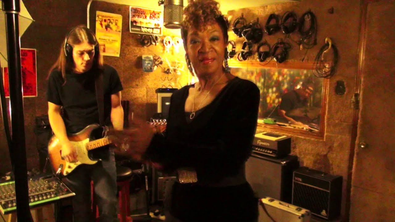 TRUDY LYNN - Red Light (BLUES MUSIC VIDEO) v1.2