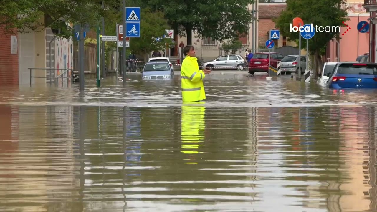 Ore di emergenza a Lugo: strade sommerse dall'acqua