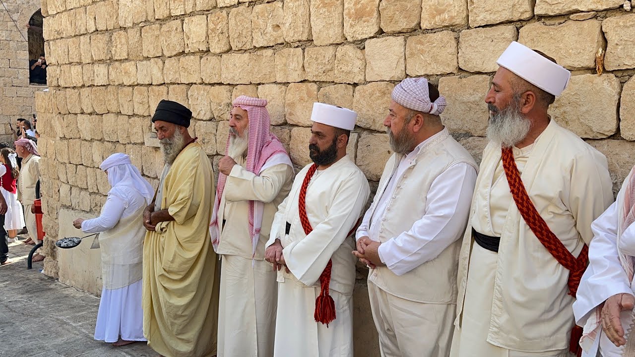 اليوم الرابع من عيد جما ، مراسيم استقبال سمو الأمير حازم تحسين بك في معبد لالش المقدس
