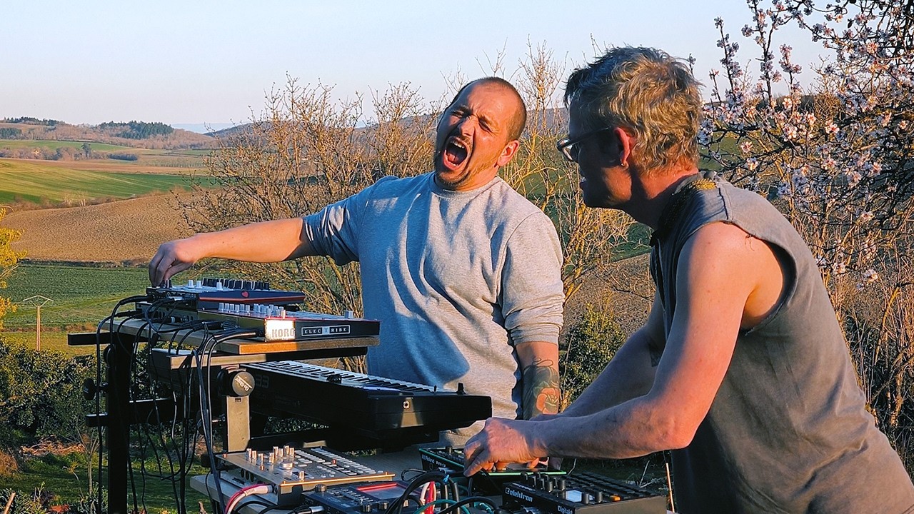 You thought French Touch is over? Think again. (DAWless session, live from France, with acid!!!)