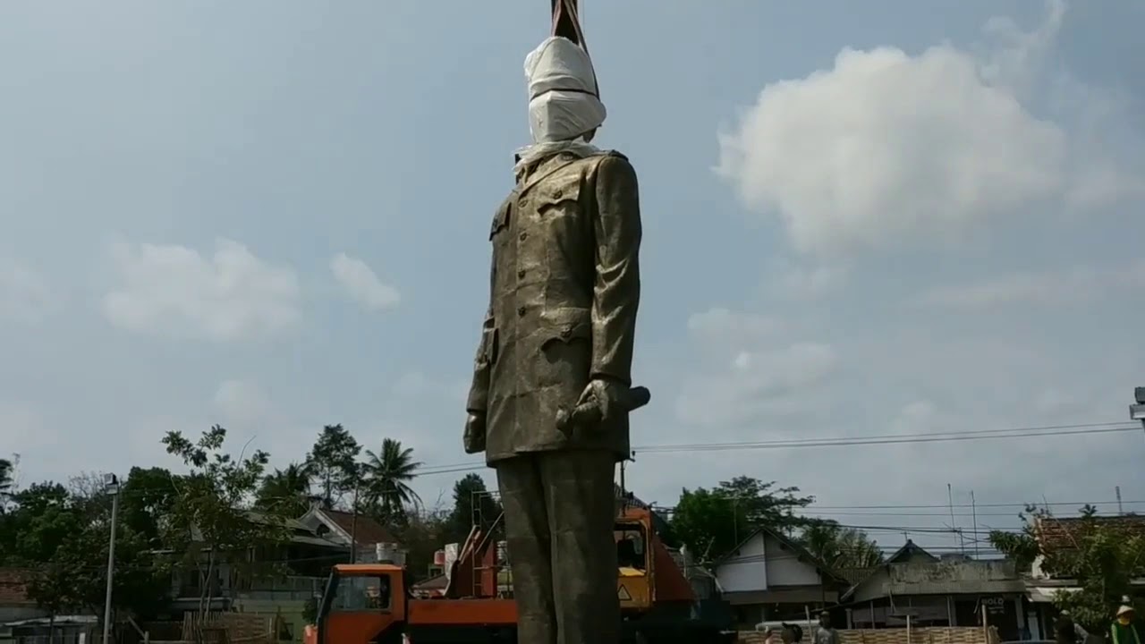 Patung Bung Karno RAKSASA di Depan Kantor Bupati Blitar