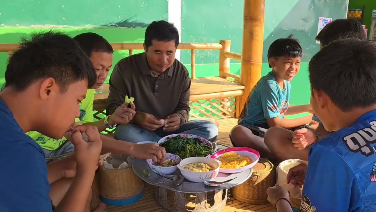 นื้งปลาแซบๆลวกผักแจ่วพริกดิบกินข้าวเช้า