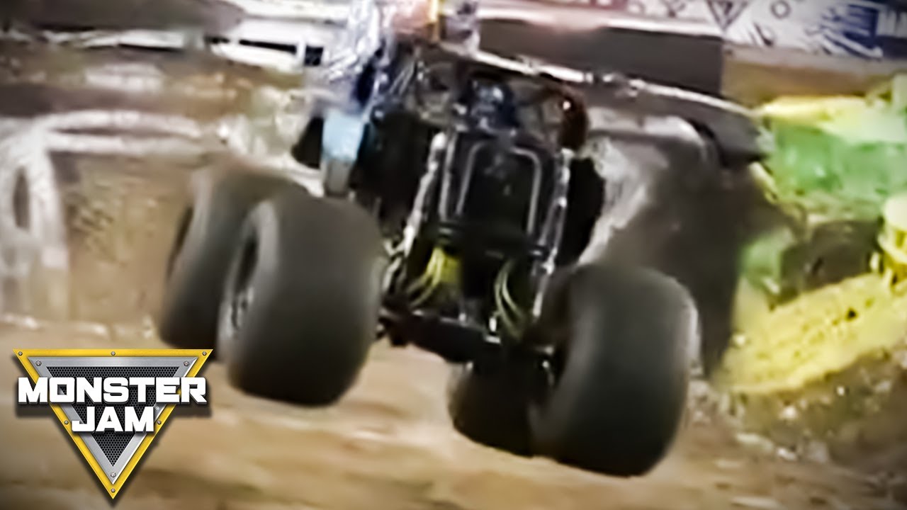 Blue Thunder 2010 Freestyle | Tampa, FL | Monster Jam