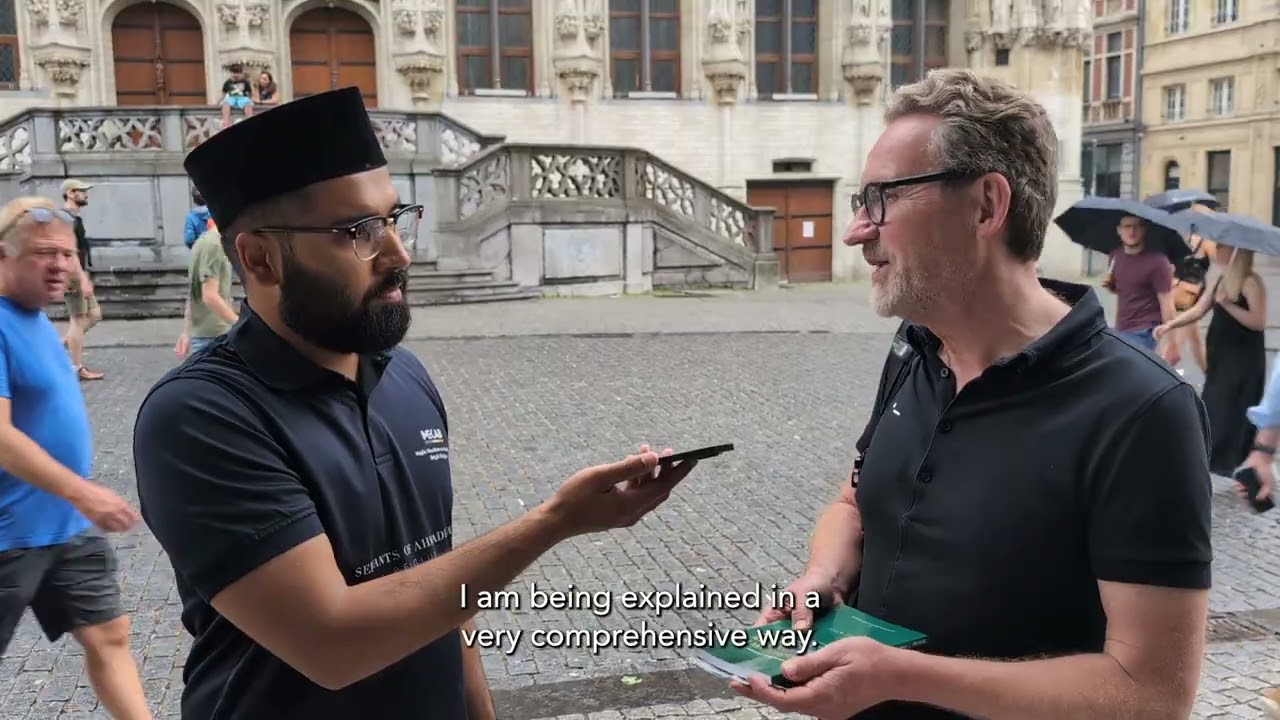 Khuddam Take the Message of Islam to Leuven’s City Centre