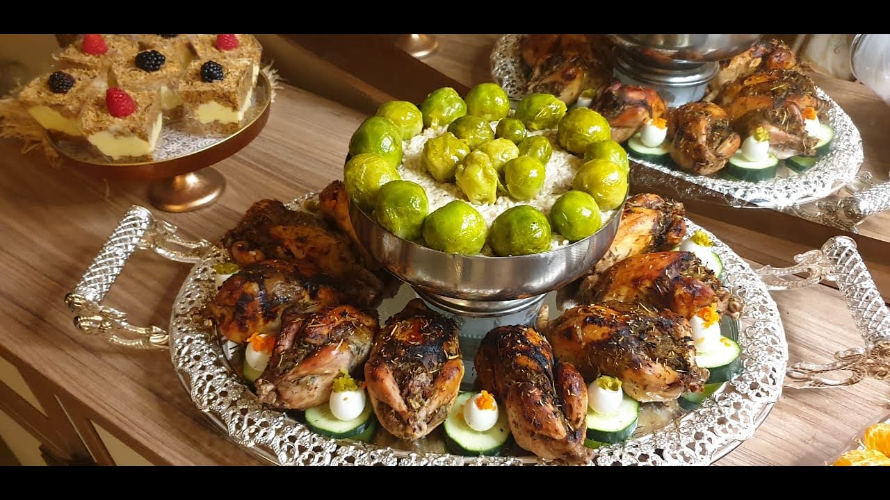ورشة داخل مطبخ إحدى السيدات الراغبات في التطبيق  كوكلي معمر ومشوي