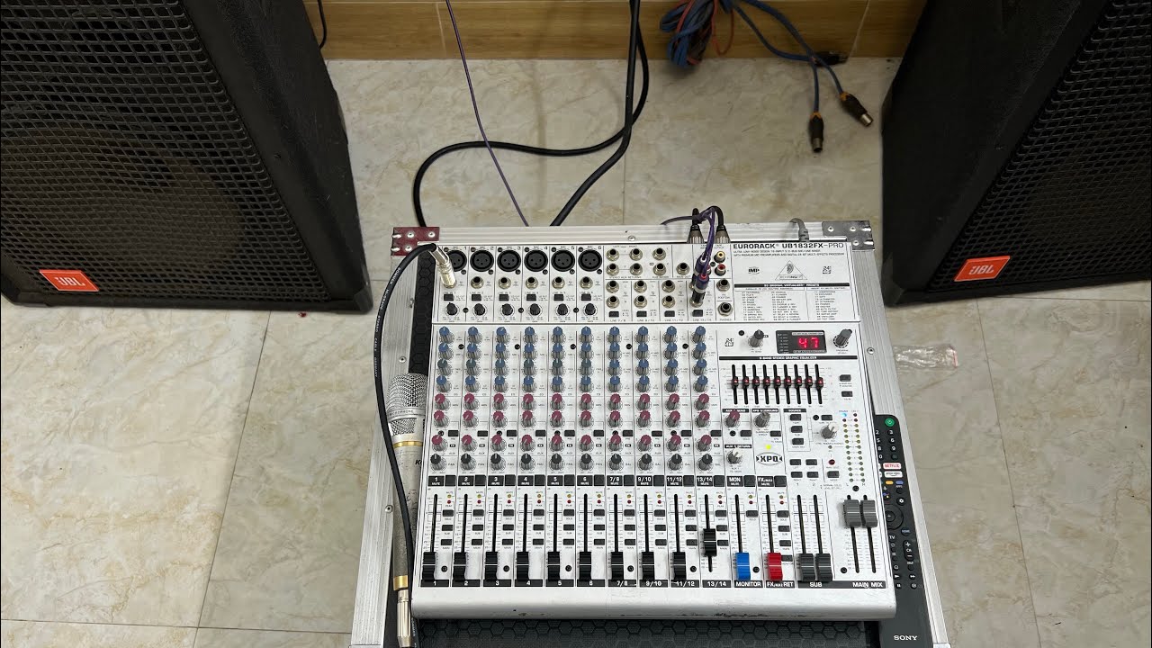 Mixer bãi Behringer eurorack ub1832fx pro