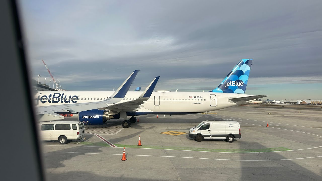 JetBlue Airbus A321-231 #N987JT departing from John F. Kennedy international airport