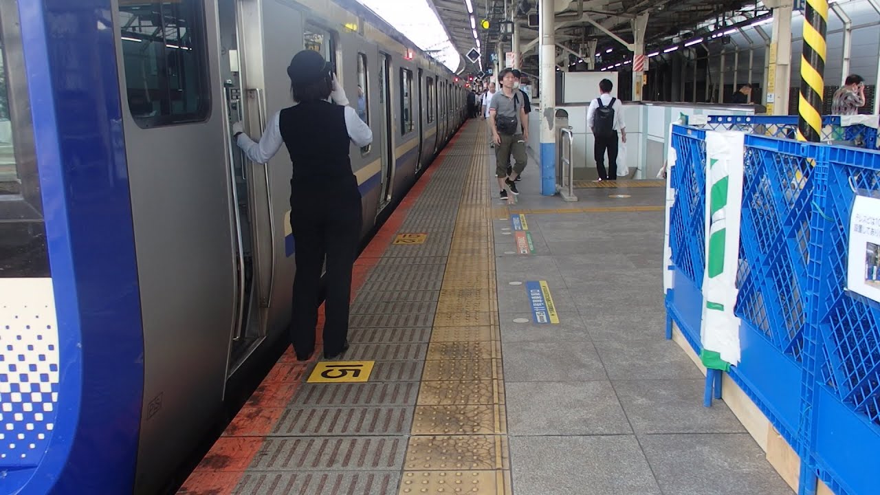 横須賀線横浜駅での女性車掌動作MT１