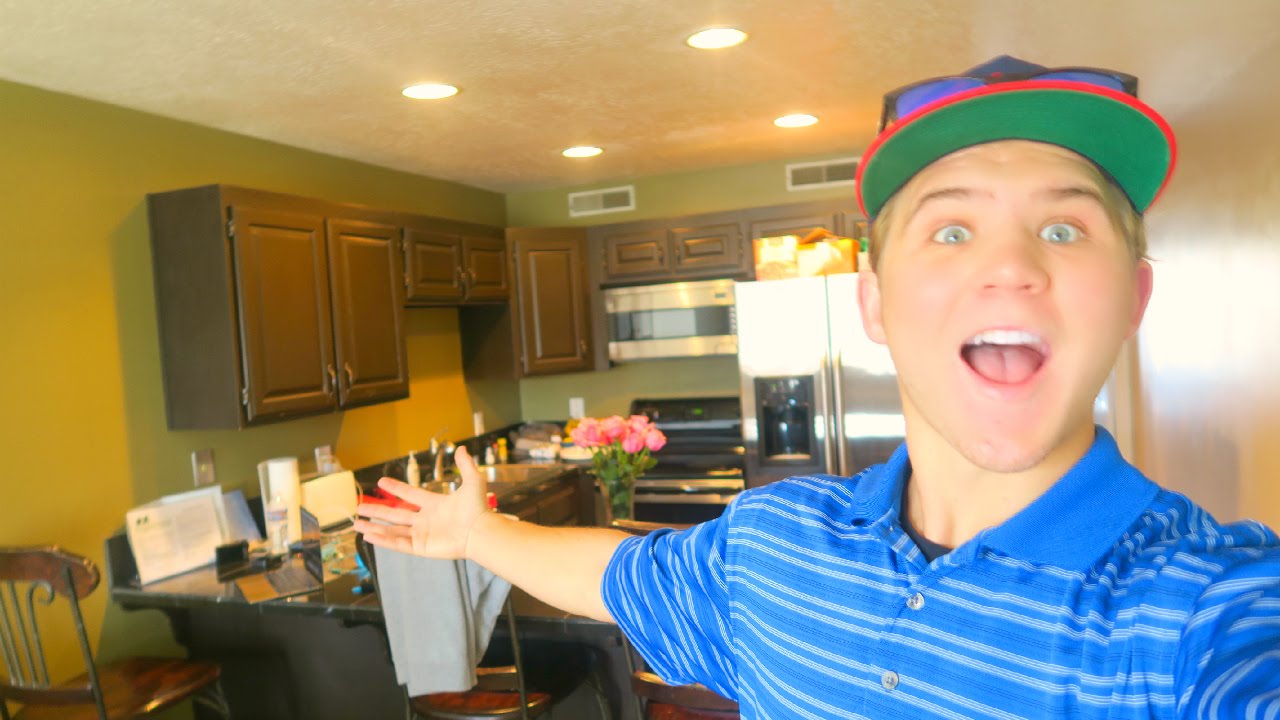 OUR FIRST APARTMENT TOUR!