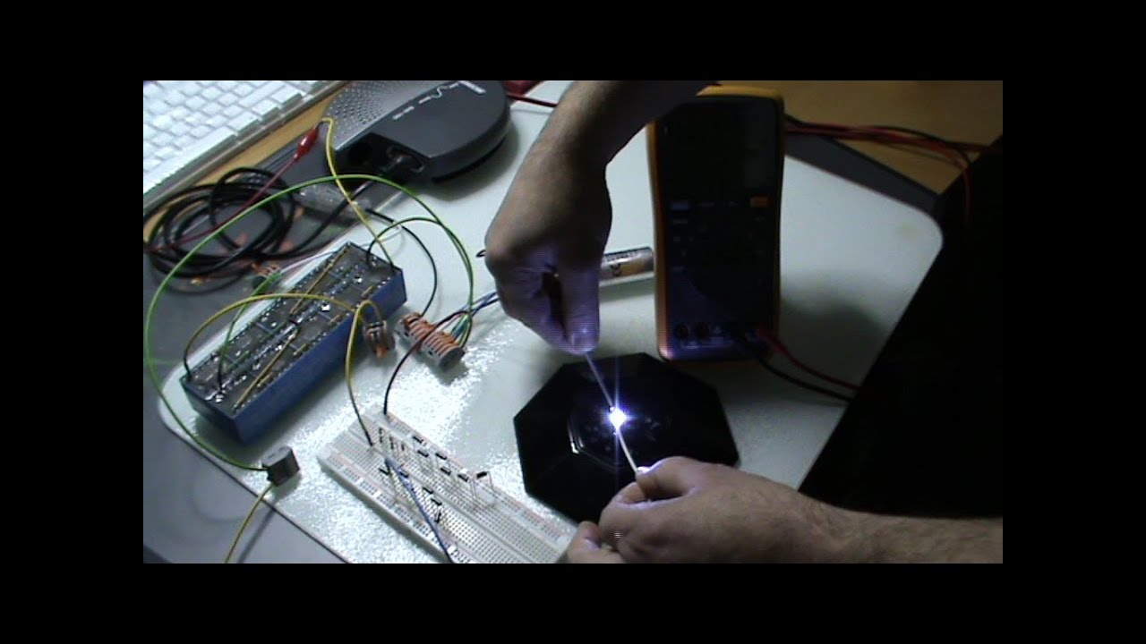 Rapid Discharge Of A Capacitor Amplifies(?) Energy Causing A Plasma Bolt