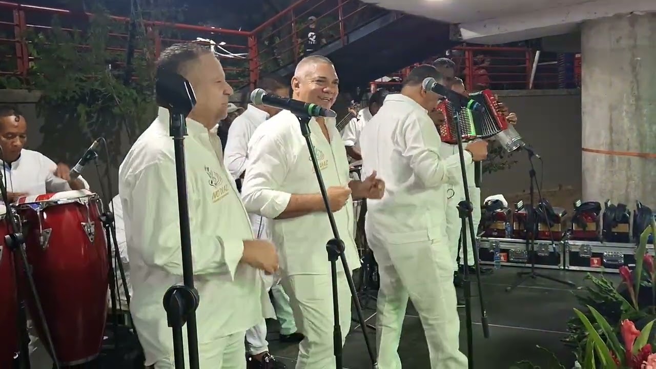 Lirio rojo - Ivo Díaz y Almes Granados 