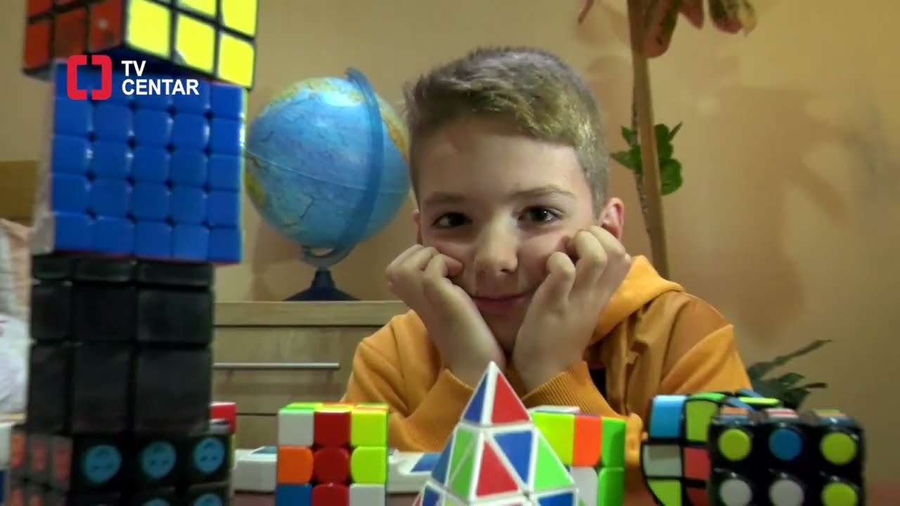 Mihajlo (8) slaže RUBIKOVU KOCKU neverovatnom brzinom