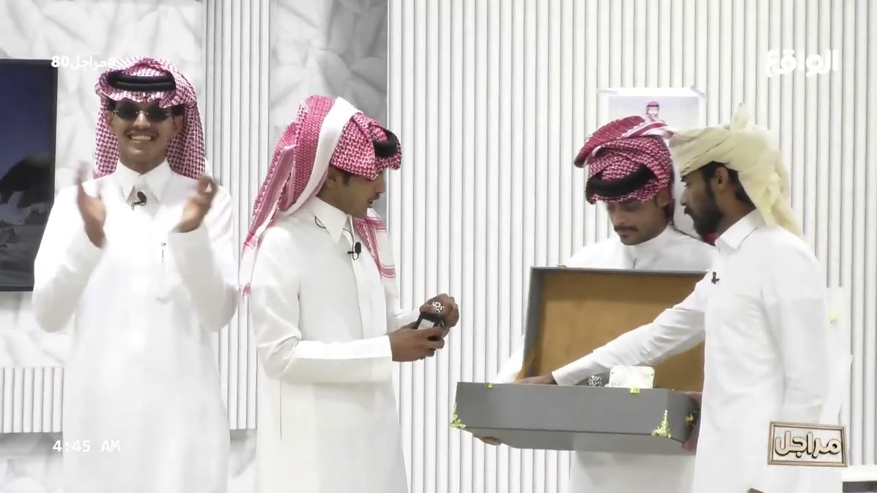 توزيع هدايا المتسابقين من أفرقة الدعم والجمهور (مراجل80)
