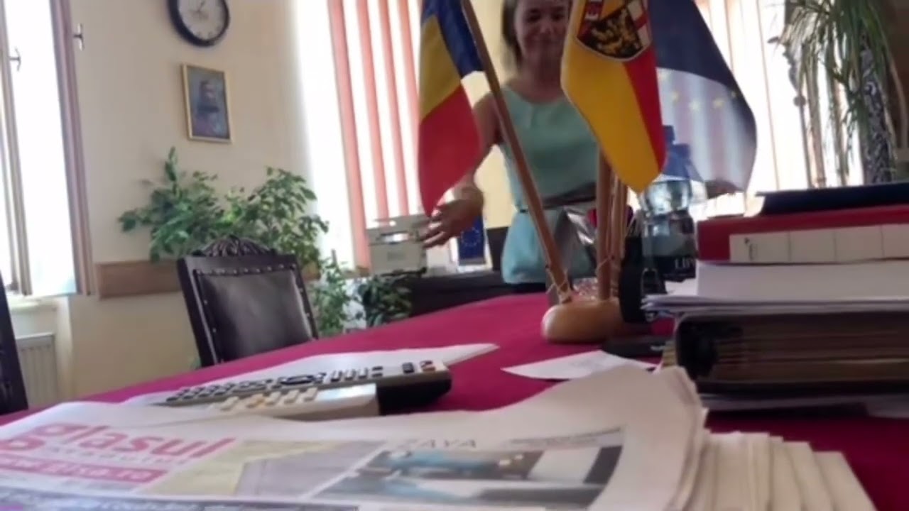 Activistul timișorean !Primaria Lipova este SRL ?Vătafi fumează fără Rușine ! Ce spune Poliția?👉🚔