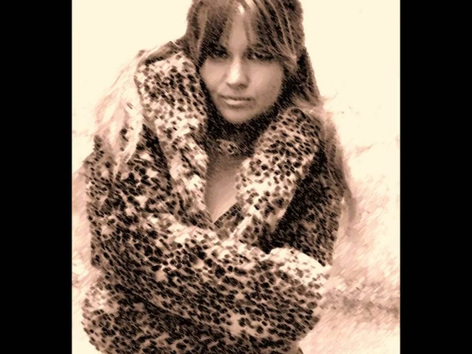 Singer Maria 1351 / www.maximaaa.com