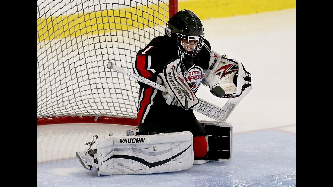 A Few Good Saves 17 &mdash; 11-Year-Old Hockey Goalie / Gardien &acirc;g&eacute; de 11 ans