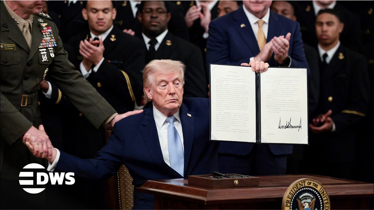 ИСТОРИЧЕСКИЙ МОМЕНТ: Трамп подписывает указ, вручая военно-морской трофей в Белом доме | AC15