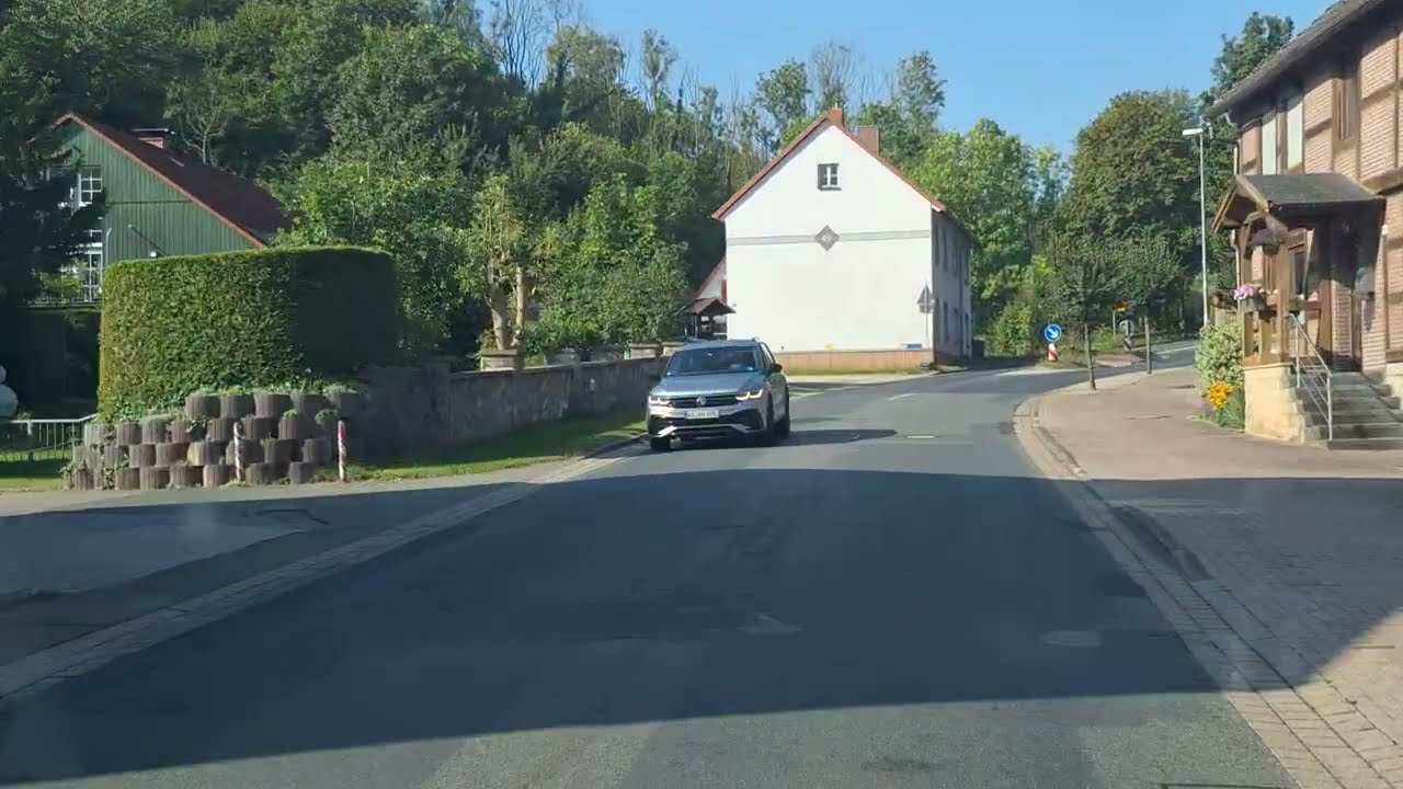 Fahrt von Eime nach Duingen im Landkreis Hildesheim im Bundesland Niedersachsen in Deutschland