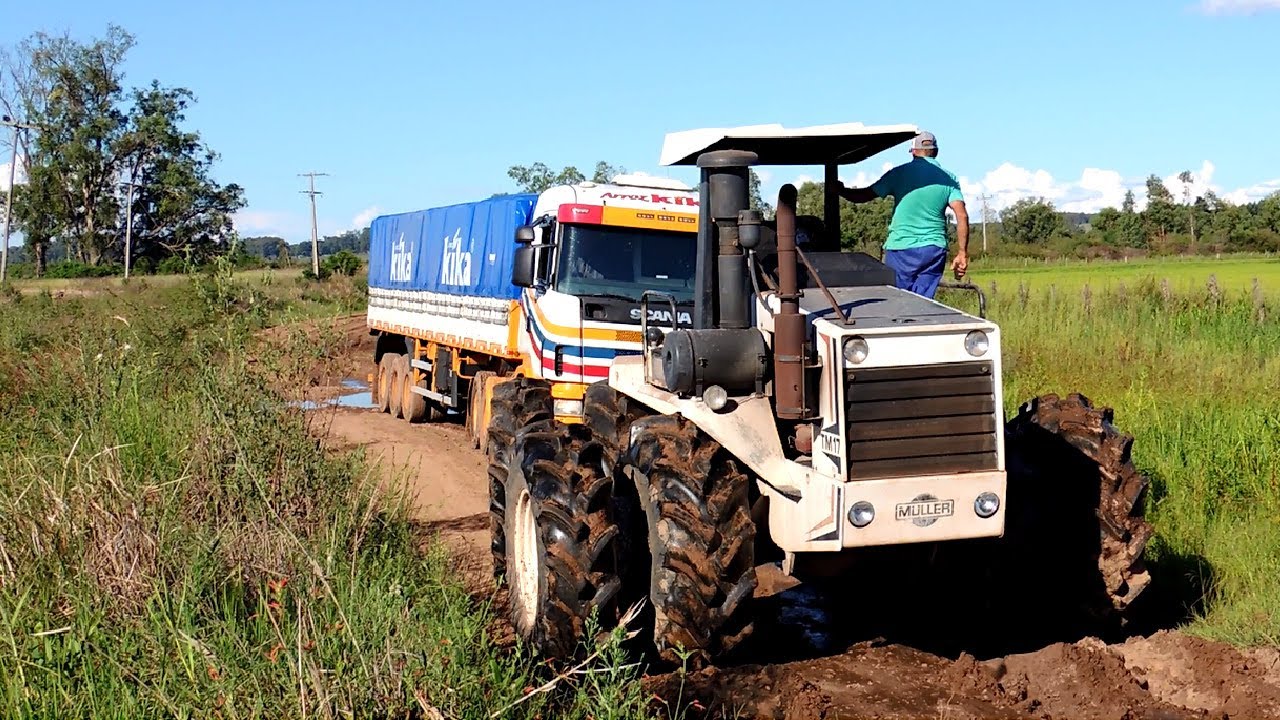 SCANIA CARREGADA ATOLOU (2 TRATOR PRA TIRAR)