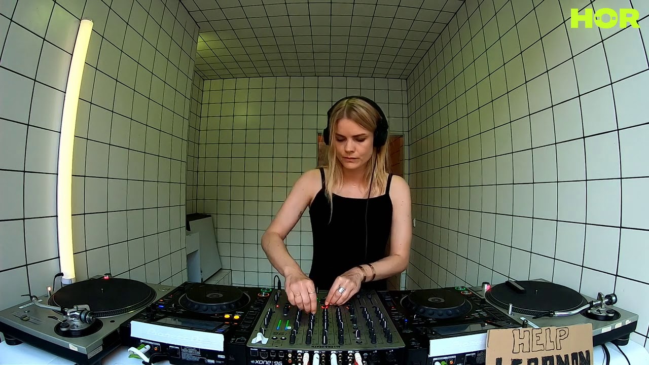 Riotvan Showcase - Jennifer Touch / August 5 / 8pm-9pm