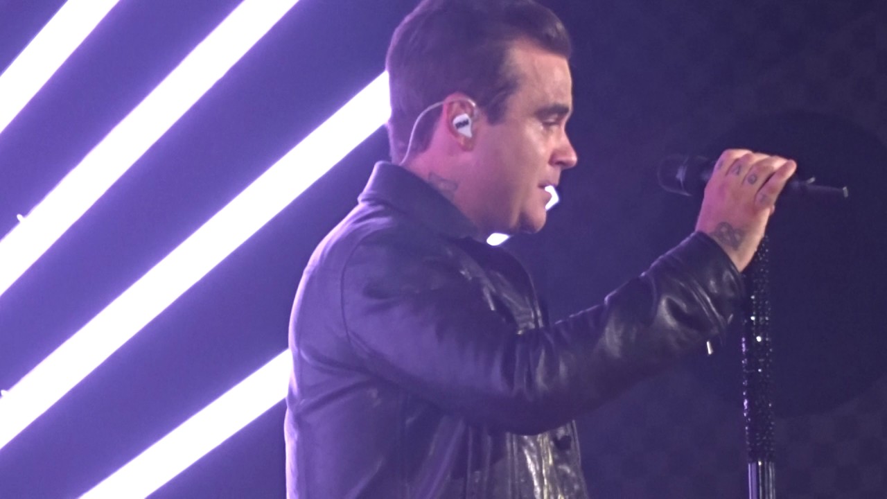Robbie Williams crying during Angels - Manchester 02/06/2017