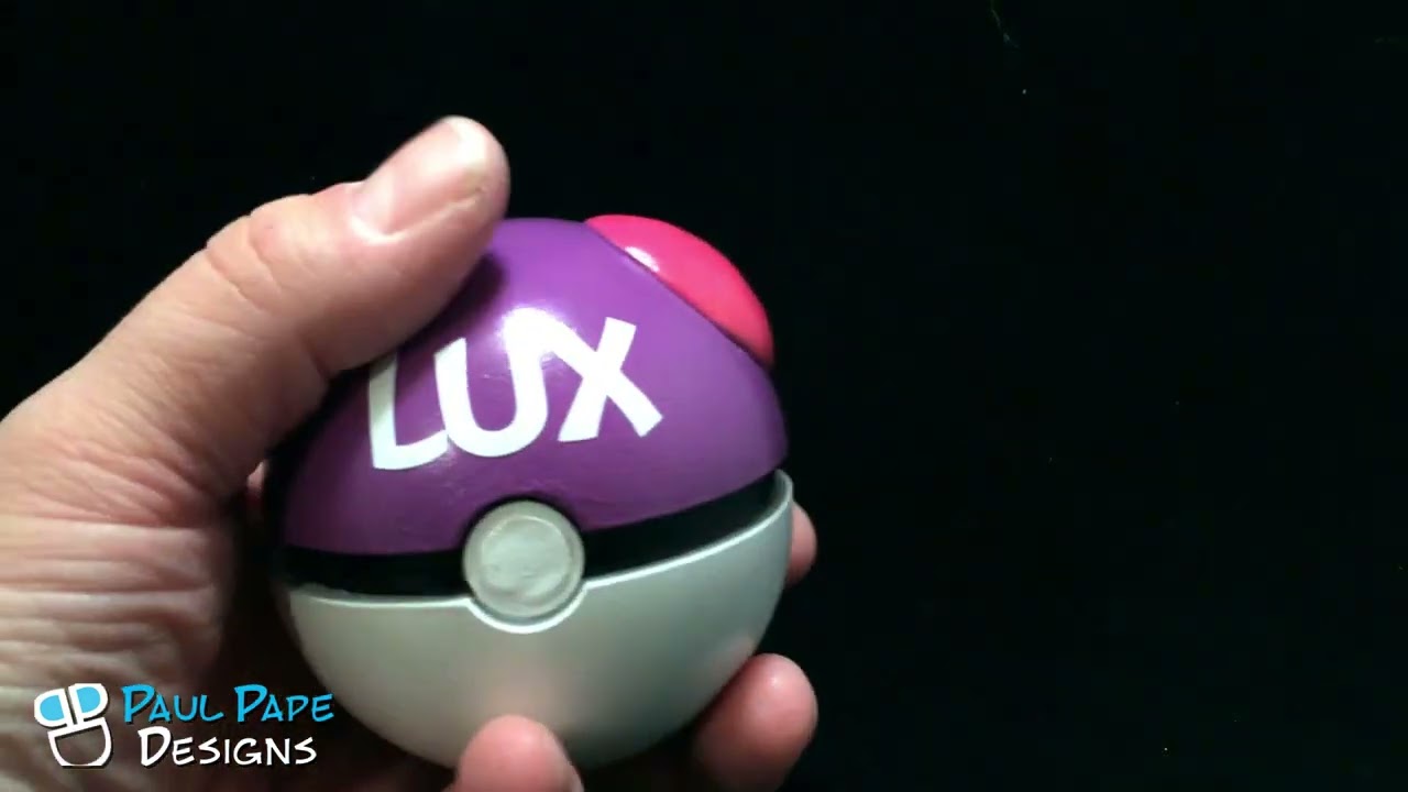 Pok&eacute;mon master ball ring box