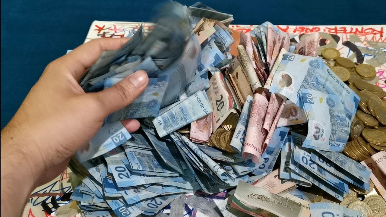 rompiendo mis alcancías para comprar sneakers / cuanto junte? / cuáles compre?