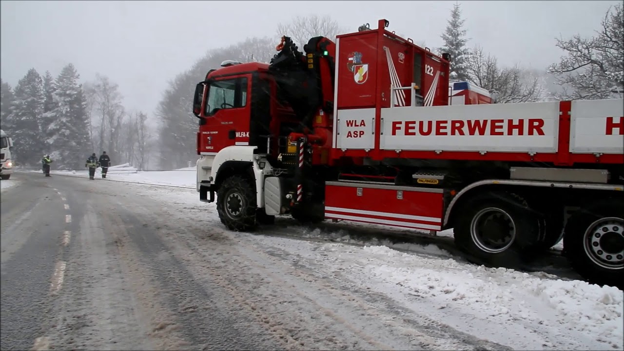 Feuerwehren Kaumberg und Hainfeld im Schnee-Einsatz!