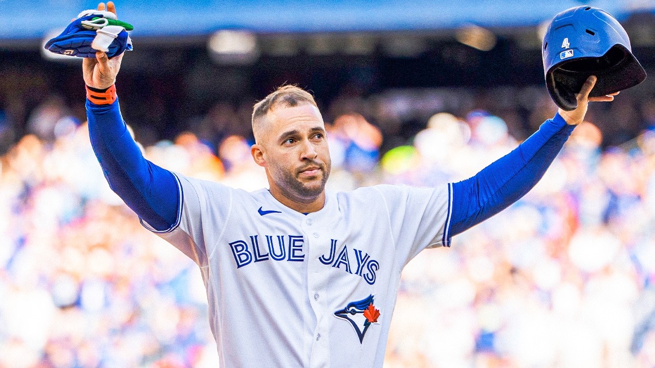 An emotional George Springer exits to a standing ovation in Toronto 🫶
