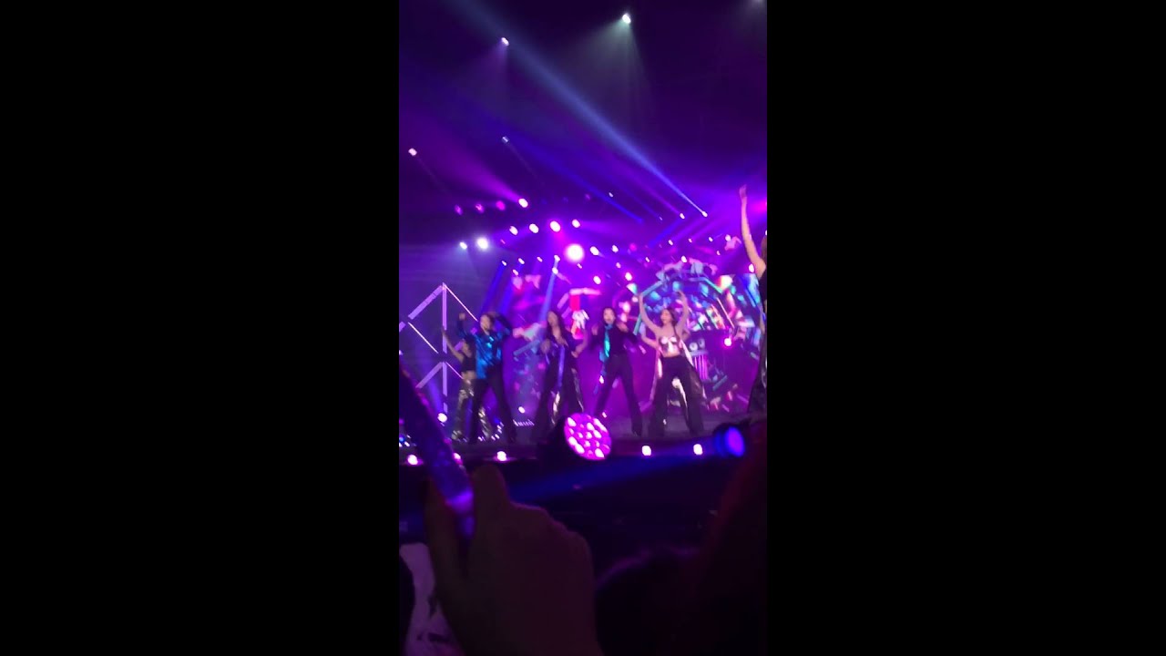160130 f(x) 1st concert - Papi