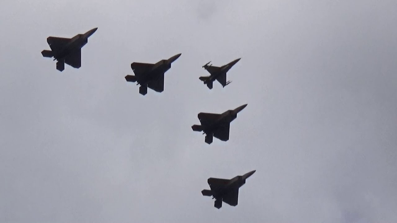 Defilada z okazji Święta Wojska Polskiego - F-22 nad Warszawa część lotnicza 15-08-2018 #airforce