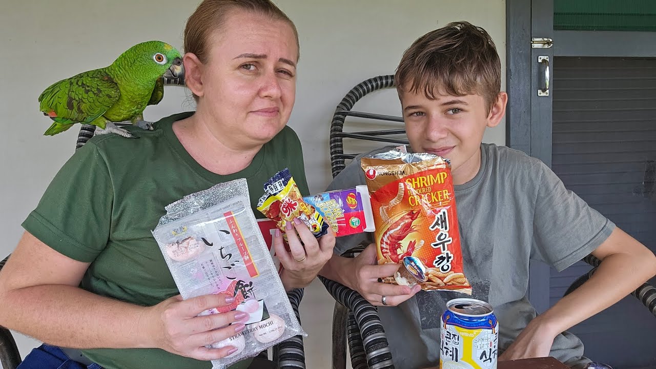ESPERIMENTANDO COMIDAS ESTRANHAS DO JAPÃO