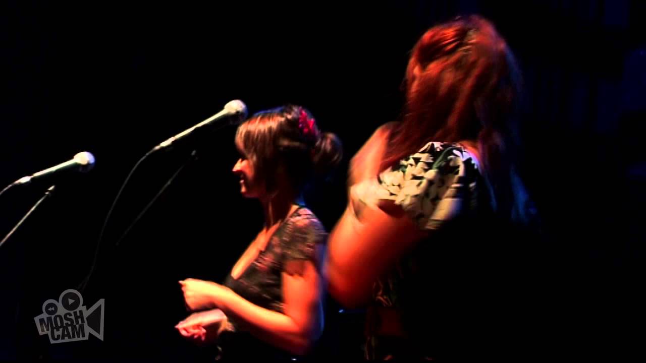 John Butler - Groovin Slowly (with The Waifs & Clare Bowditch) (Live in Sydney) | Moshcam