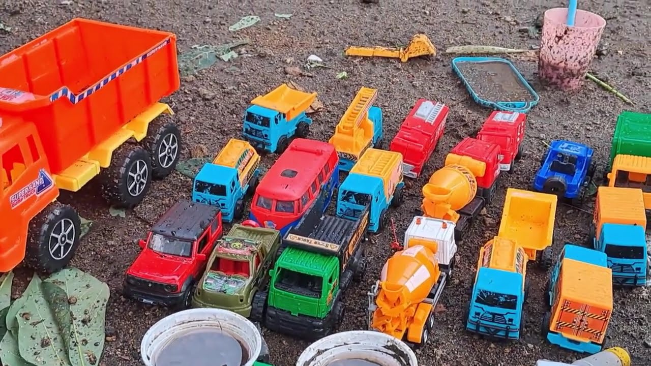 Mencari dan Membersihkan Mainan Berlumpur, Anomali, Excavator, Bus Telolet, Truk Tangki