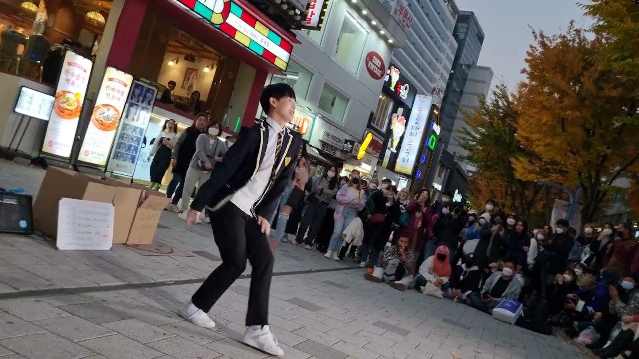 FRIDAY. MIC, CHINESE DANCE TEAM. FANTASTIC HONGDAE BUSKING.