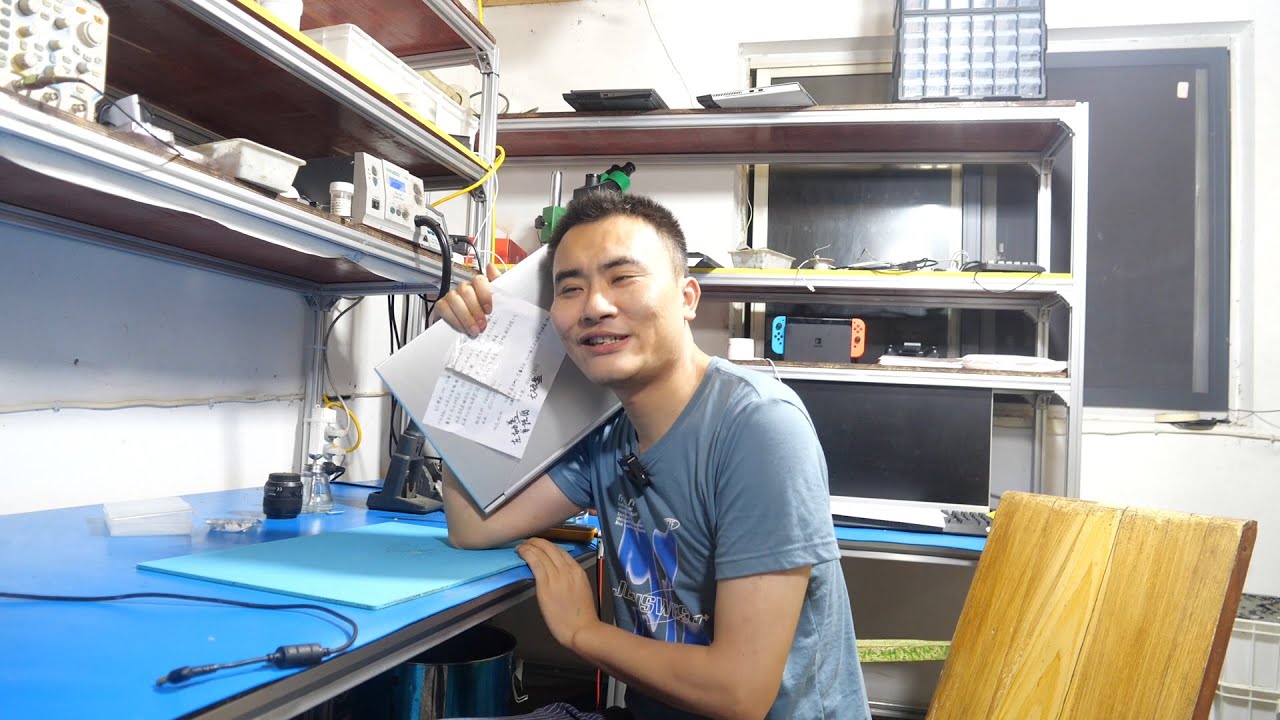 “普信男”动手给显卡升级显存，这手法也对自己太自信了！