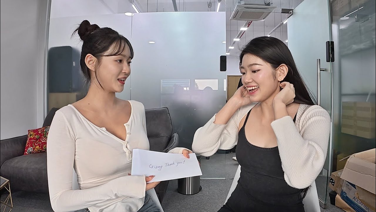 흔쾌히 어우동 모델을 수락한 양에게 보너스를 두둑히 챙겨줬습니다