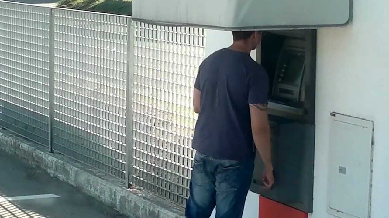 quando scappa scappa.... e ci si mette pure il bancomat a non andare ahahahha