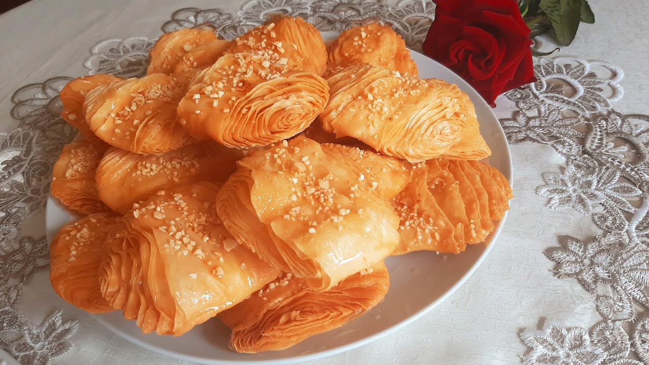 بشكلين مختلفين وبكمية كثيرة 😋🤗 وجدي قريوش او حنيفيات معسلين مقرمشين وهشاش بطريقة سهلة لاي مبتدئة 👌