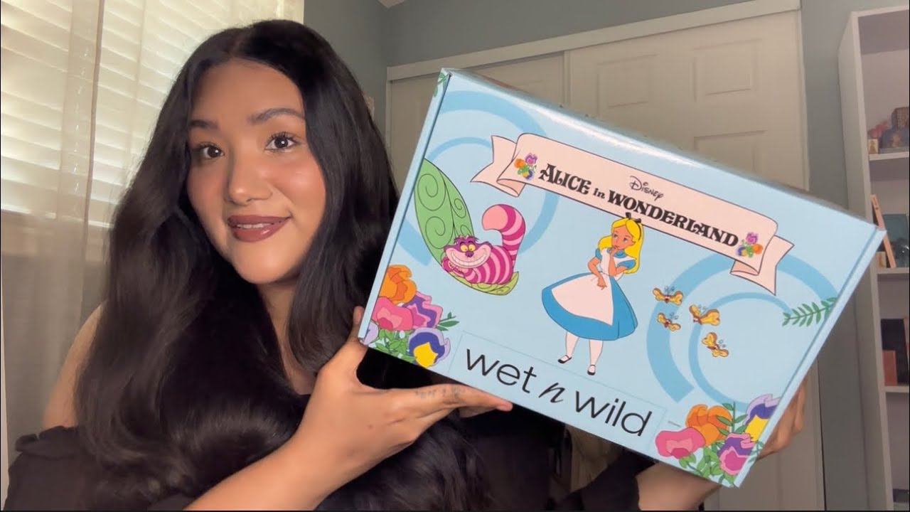 DISNEY MAKEUP UNBOXING - WETNWILD BEAUTY x ALICE IN WONDERLAND COLLECTION