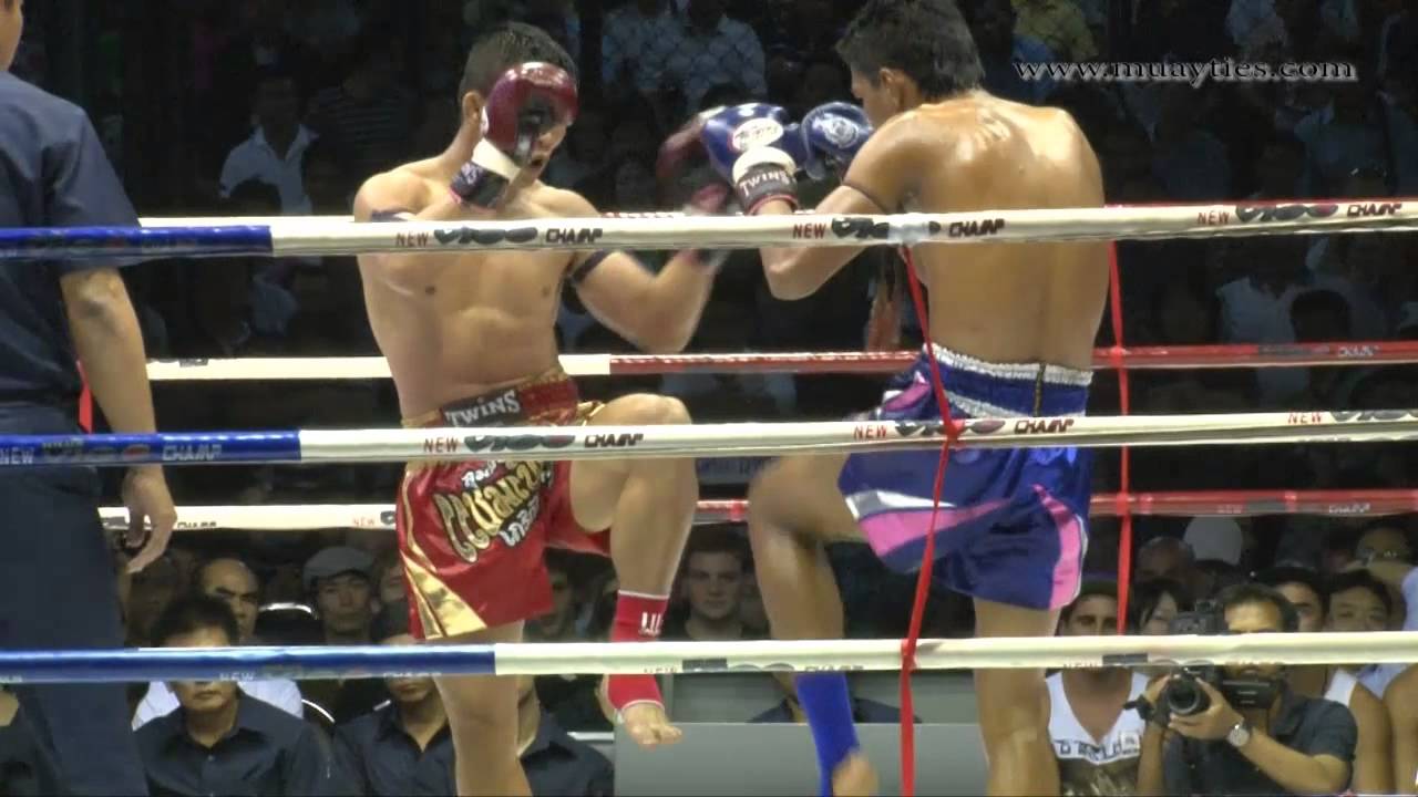 Nong - O vs Chamuakthong - Lumpini Stadium, 3rd December 2013