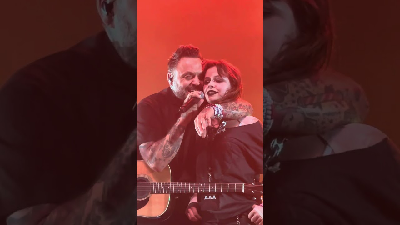 Blue October with Justin Furstenfeld’s daughter , Sayde Belle singing Hate Me. 